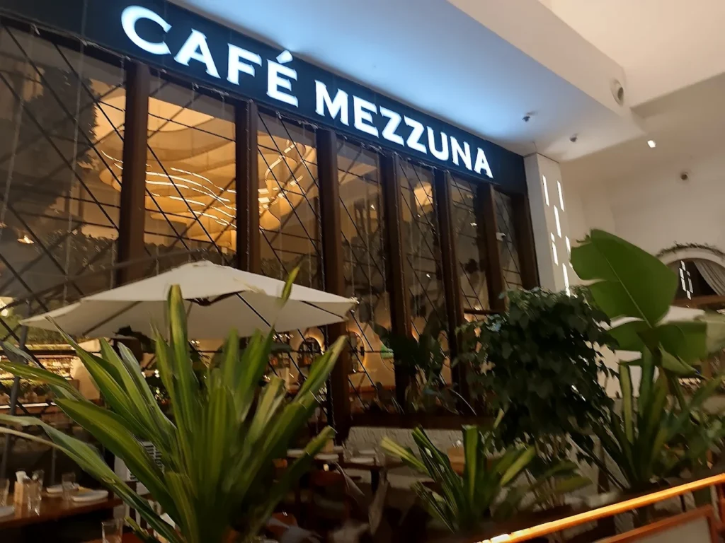 Mezzuna: Multi-Cuisine Restaurants Near South City Mall, Kolkata